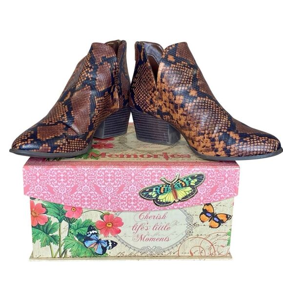 SO Faux Leather Ankle Boots Snakeskin Print Style Barb Womens Size 10 - Picture 3 of 8